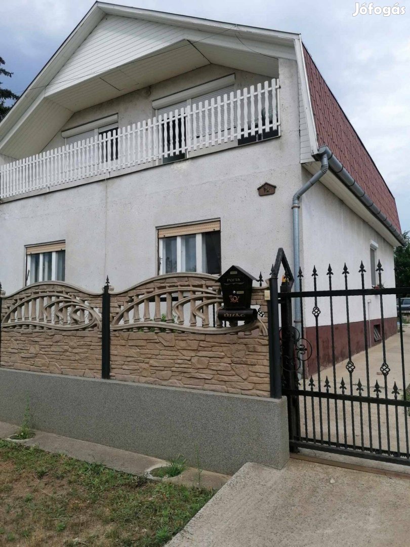 Debrecenben eladó családi ház!