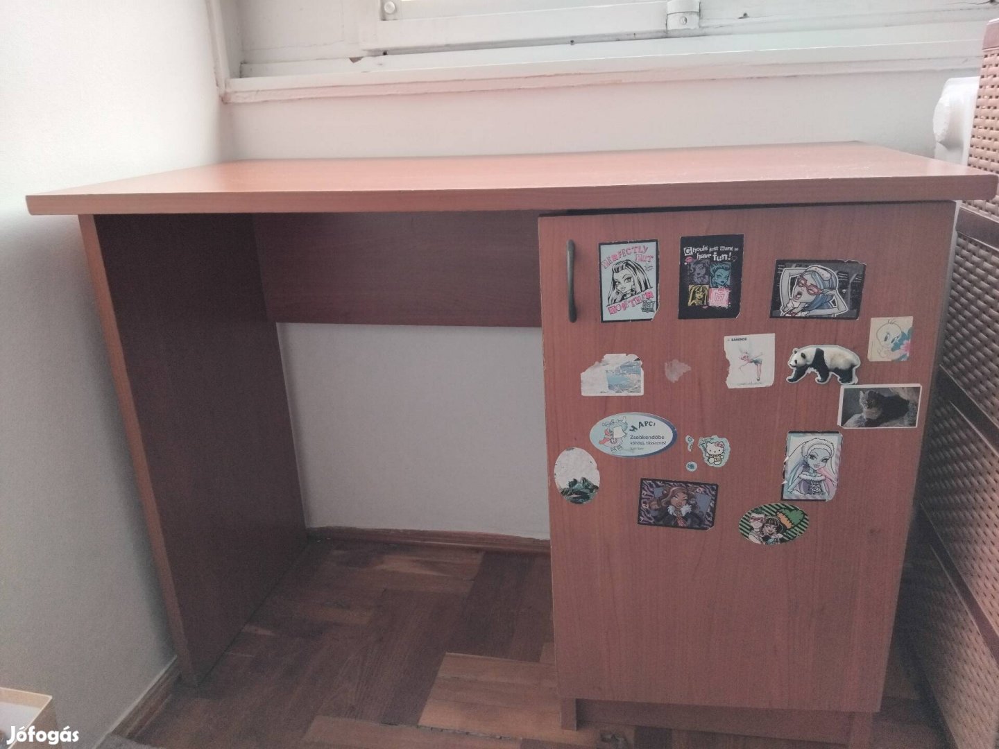 Debrecenben íróasztal eladó