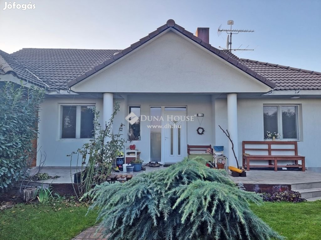 Debreceni 140 nm-es ház eladó