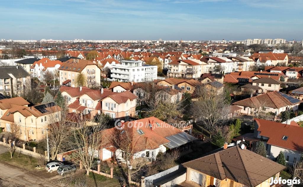 Debreceni 210 nm-es ház eladó