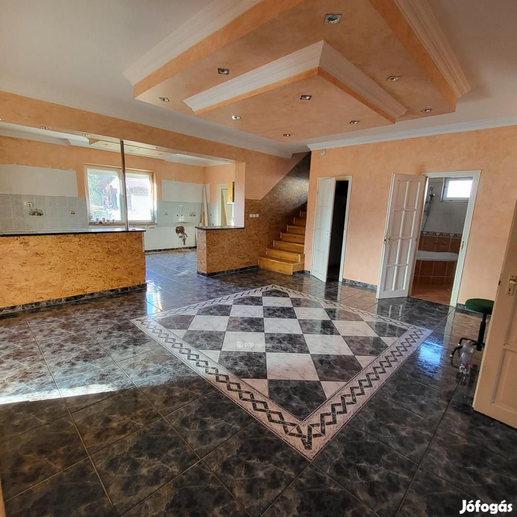 Debreceni 280 nm-es ház eladó