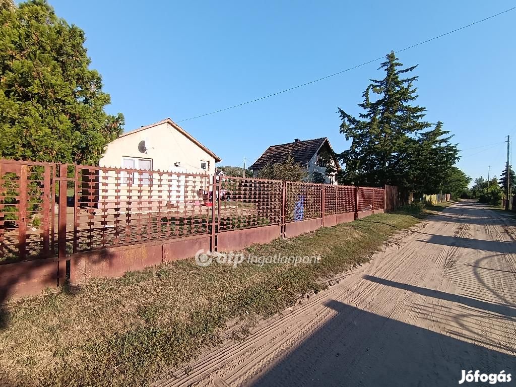 Debreceni 35 nm-es ház eladó