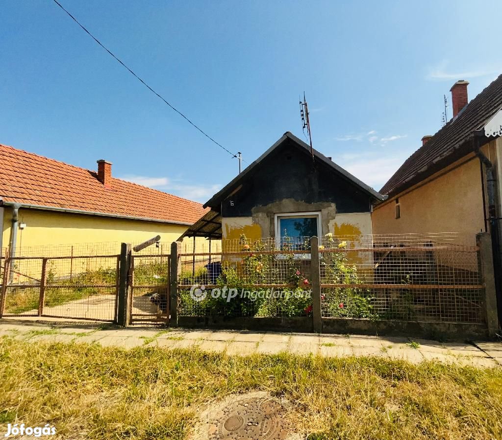 Debreceni 45 nm-es ház eladó