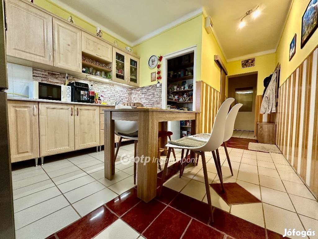Debreceni 56 nm-es lakás eladó