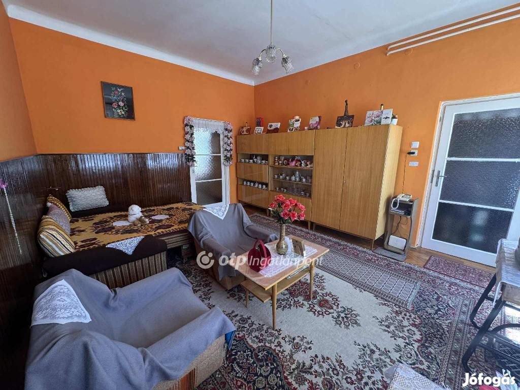 Debreceni 60 nm-es ház eladó