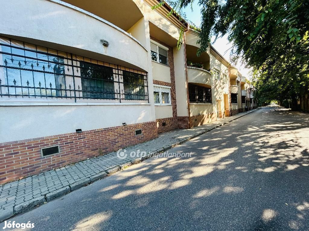 Debreceni 68 nm-es lakás eladó