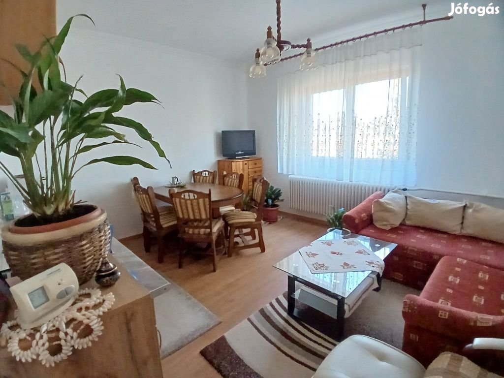 Debreceni 70 nm-es ház eladó