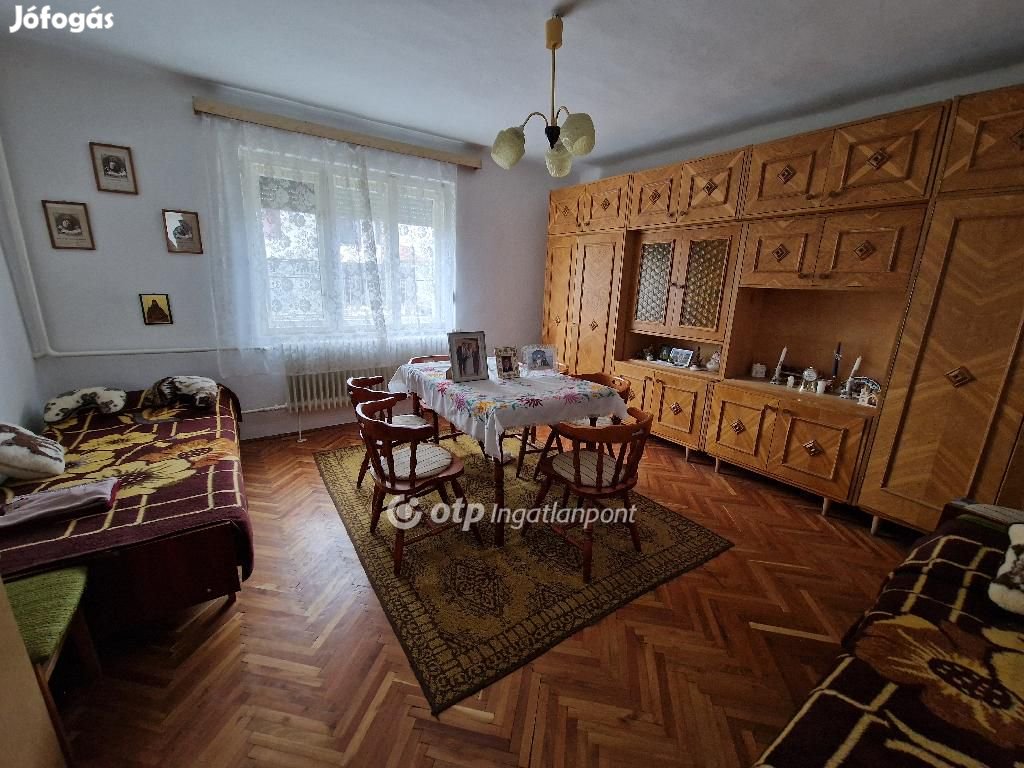 Debreceni 82 nm-es ház eladó