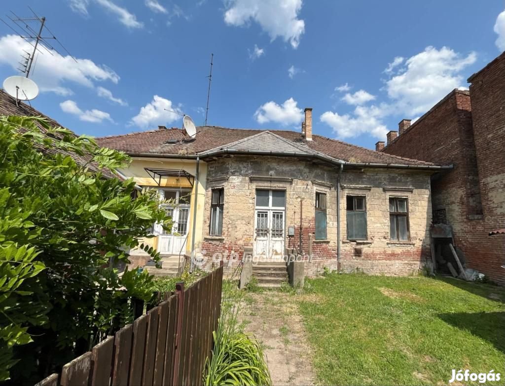 Debreceni eladó 104 nm-es lakás