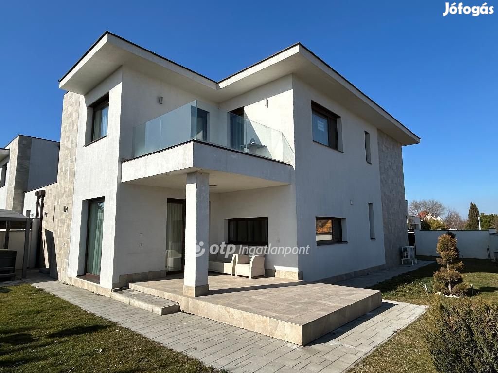 Debreceni eladó 183 nm-es ház