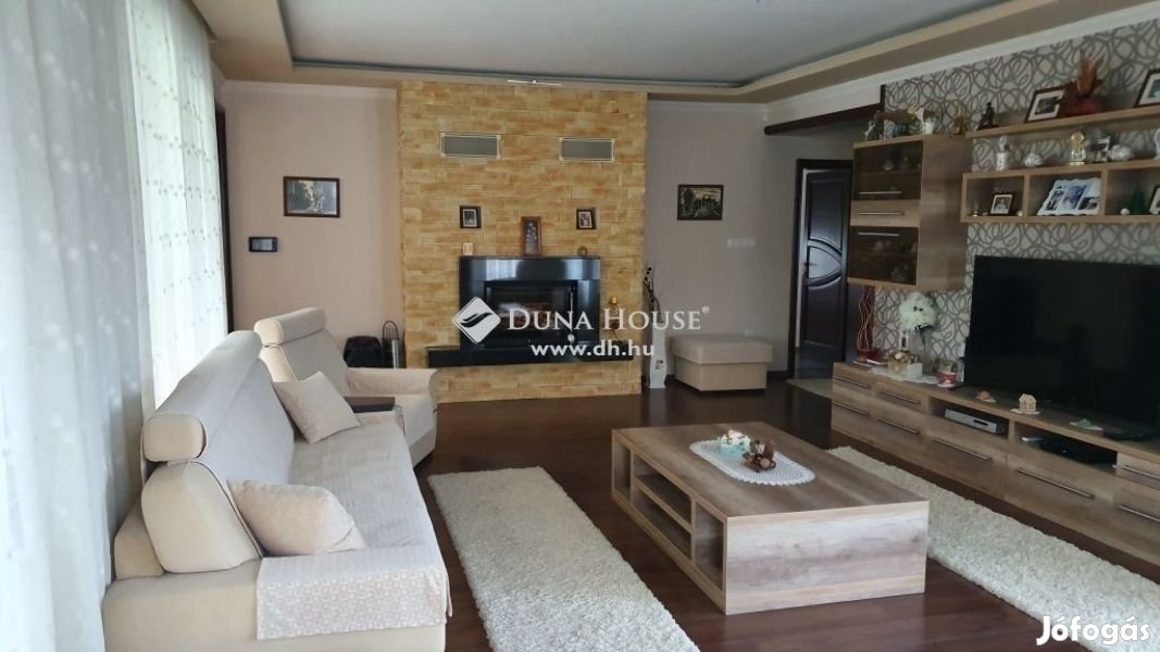 Debreceni eladó 206 nm-es ház