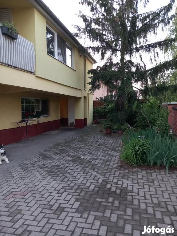 Debreceni eladó 250 nm-es ház