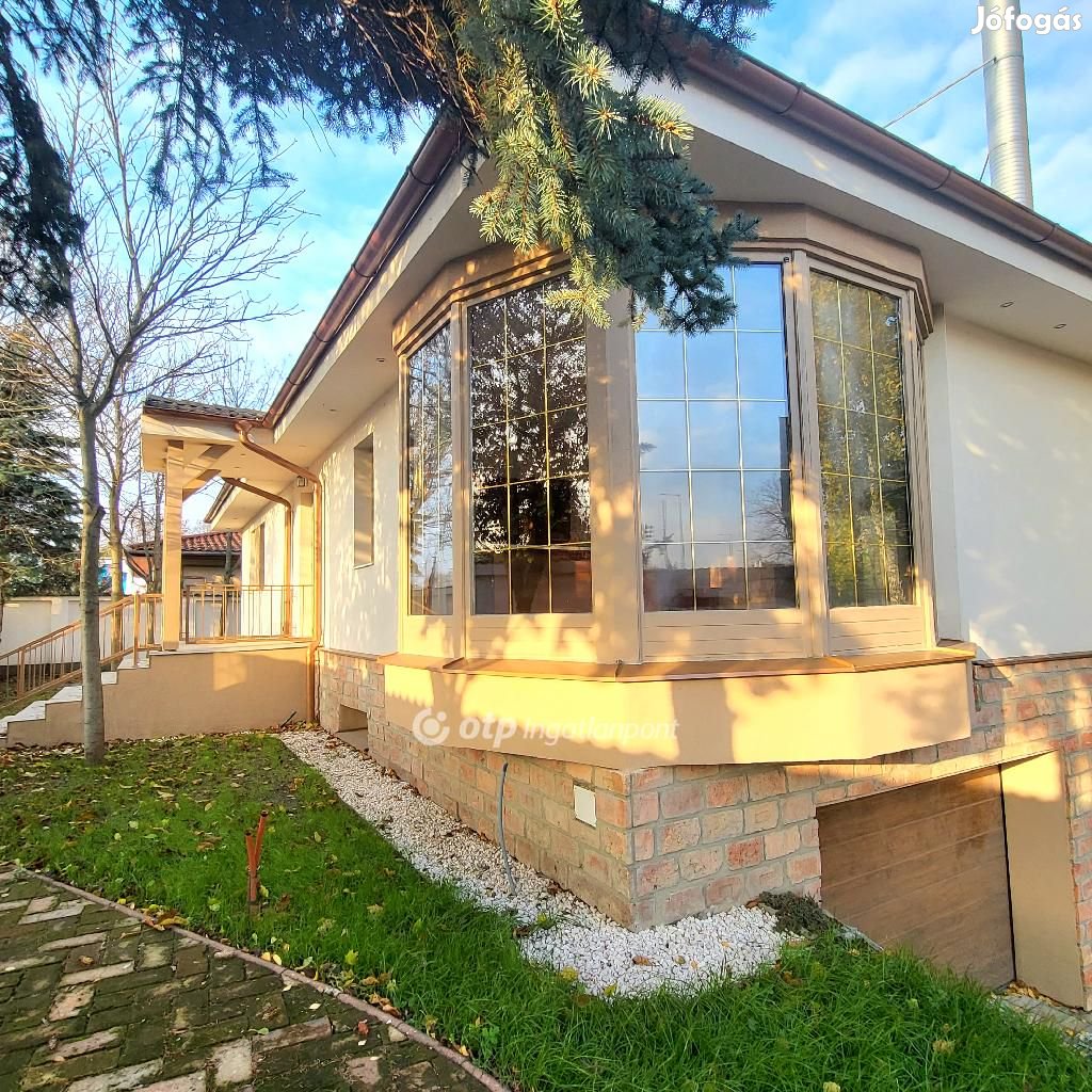 Debreceni eladó 300 nm-es ház