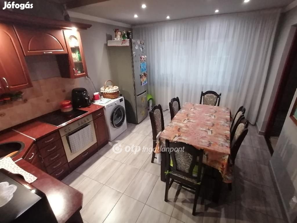 Debreceni eladó 54 nm-es lakás