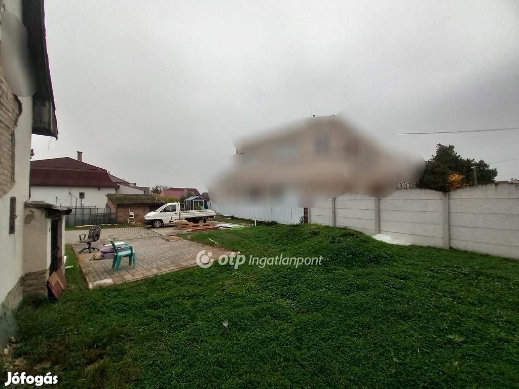 Debreceni eladó 655 nm-es telek