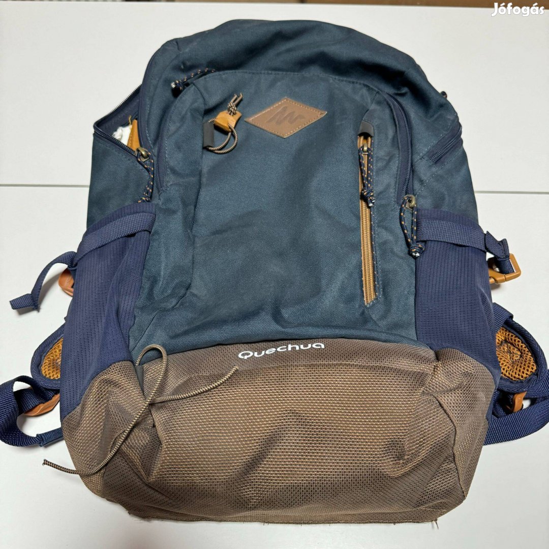 Decathlon Quechua 20L-es túra hátizsák