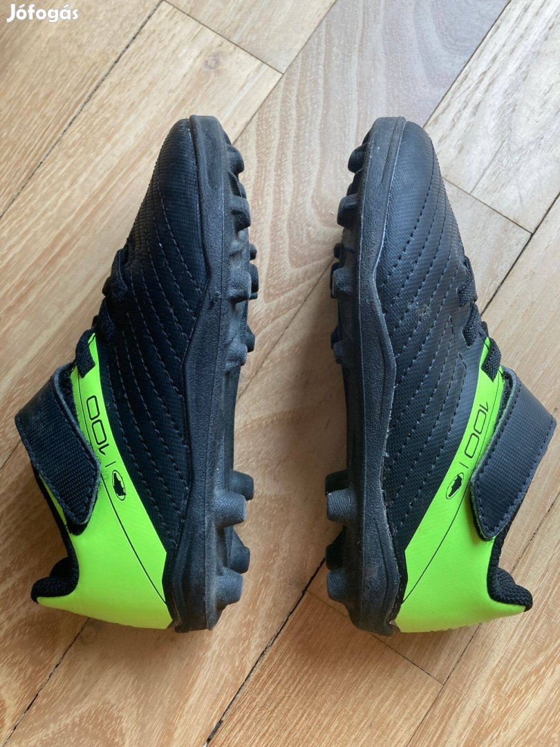 Dechatlon Kipsta stoplis focicipő, 27-es méret