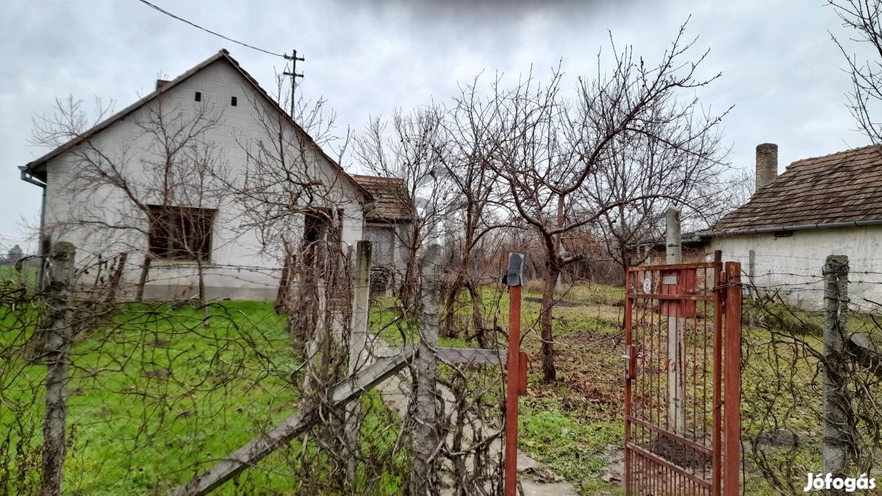 Decsi eladó vegyesfalazatú családi ház