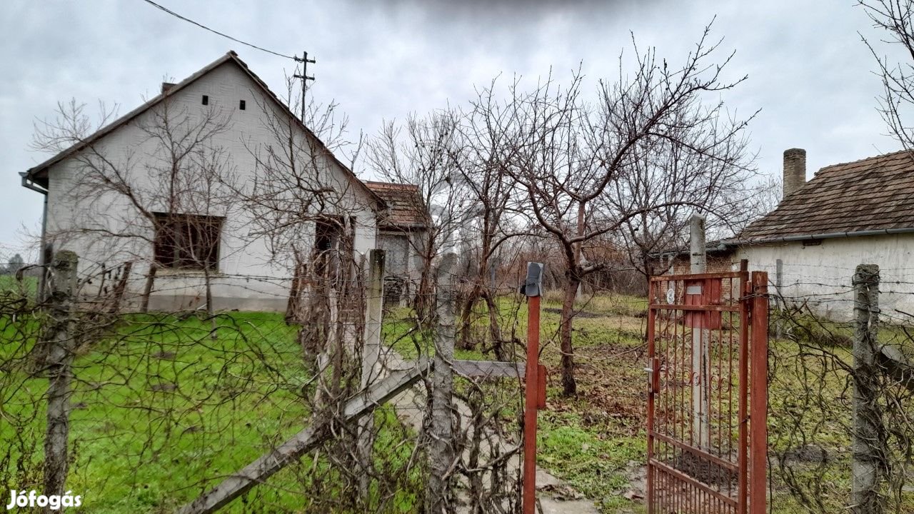 Decsi eladó vegyesfalazatú családi ház