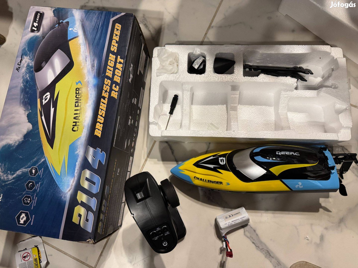 Deerc Challenger 2014 brushless RC hajó