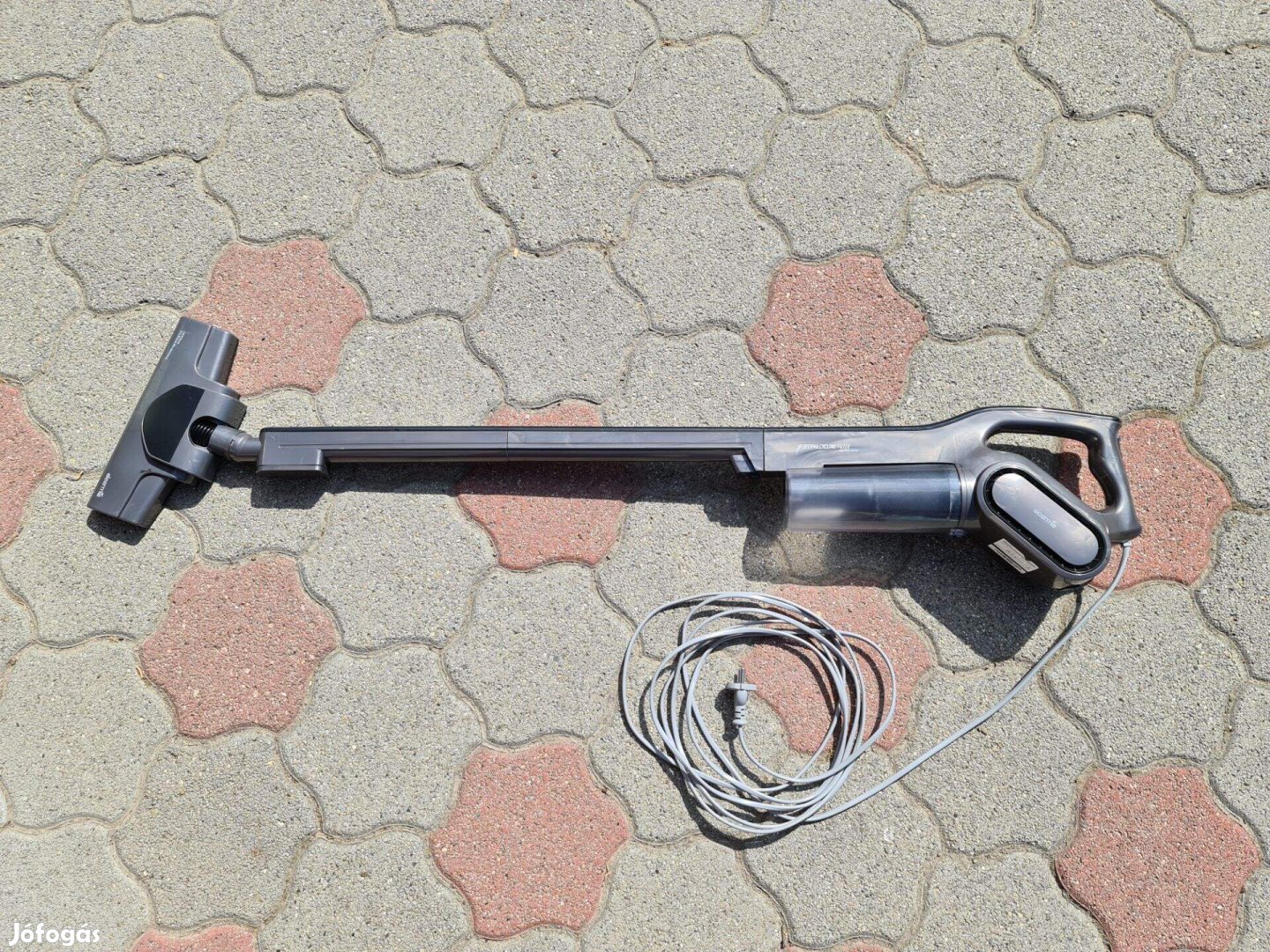 Deerma 600 W állóporszívó erősen szív keveset használt szép