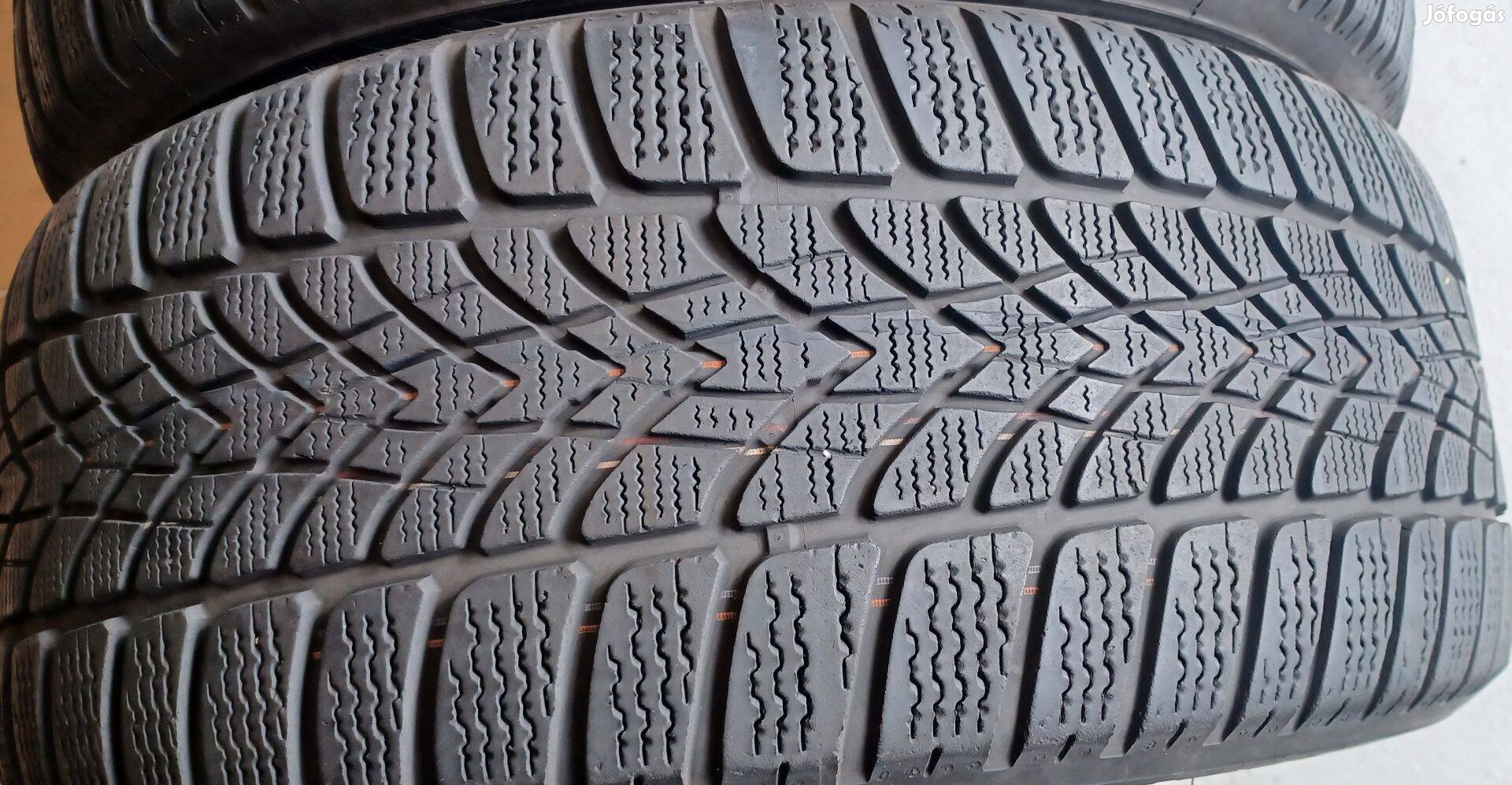 Defekttűrő Dunlop Spwintersport 4D 225/50 R17 téli gumik 4db