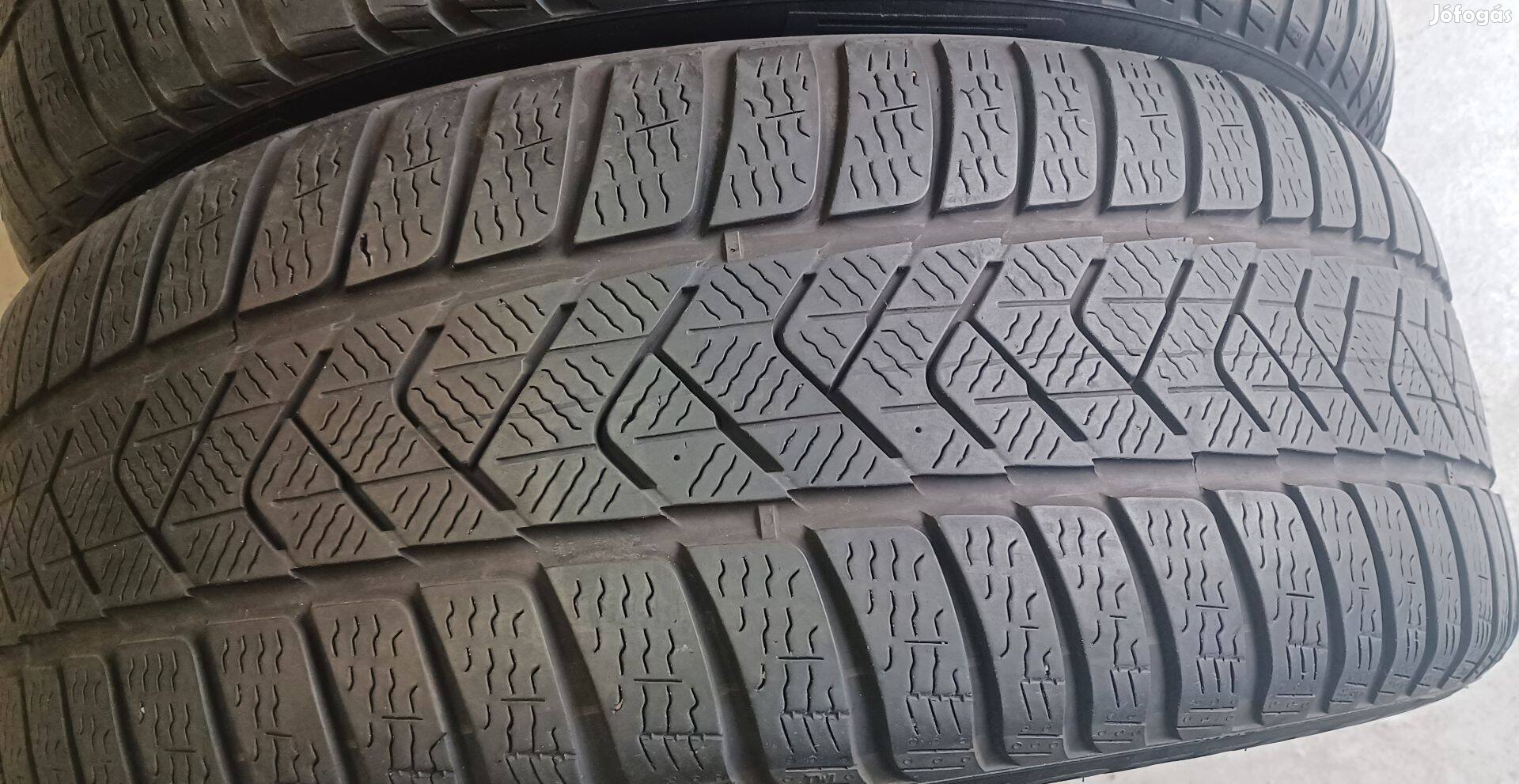 Defekttűrő Pirelli Sottozero3 225/45 R18 téli gumik 4db