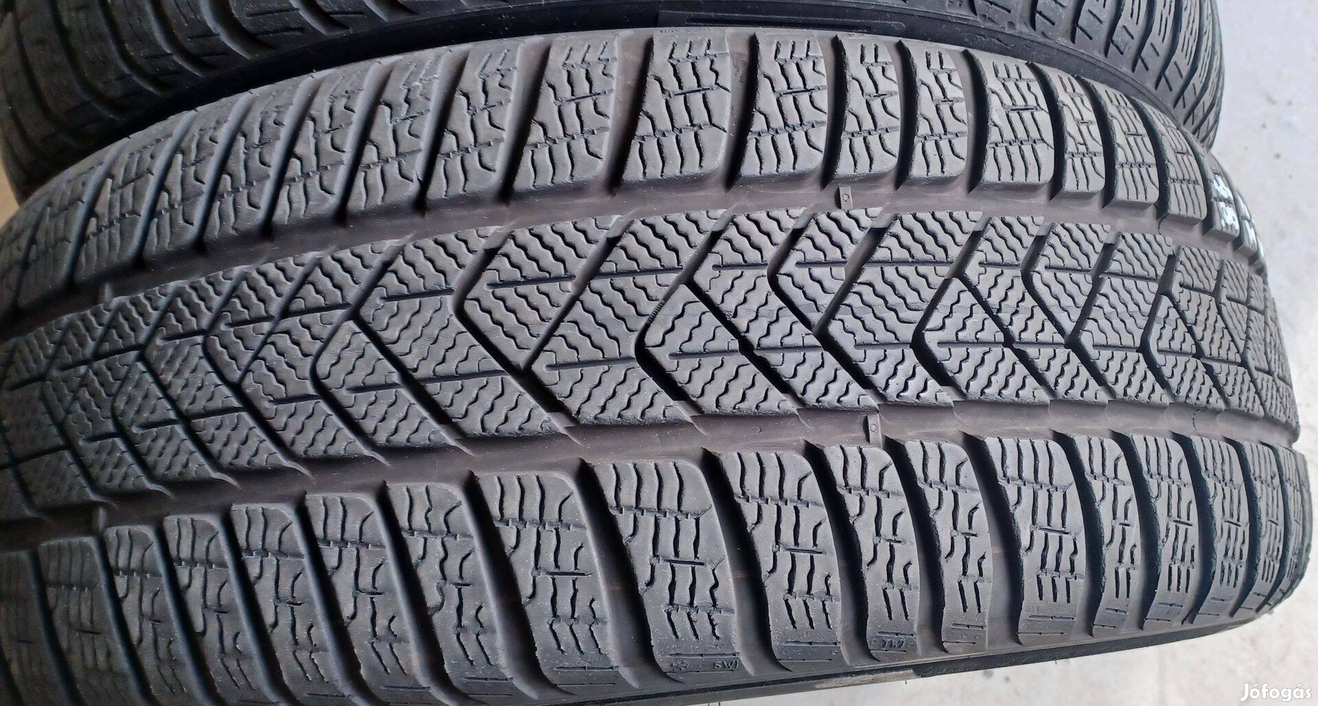 Defekttűrő Pirelli Sottozero3 225/45 R18 téli gumik 4db