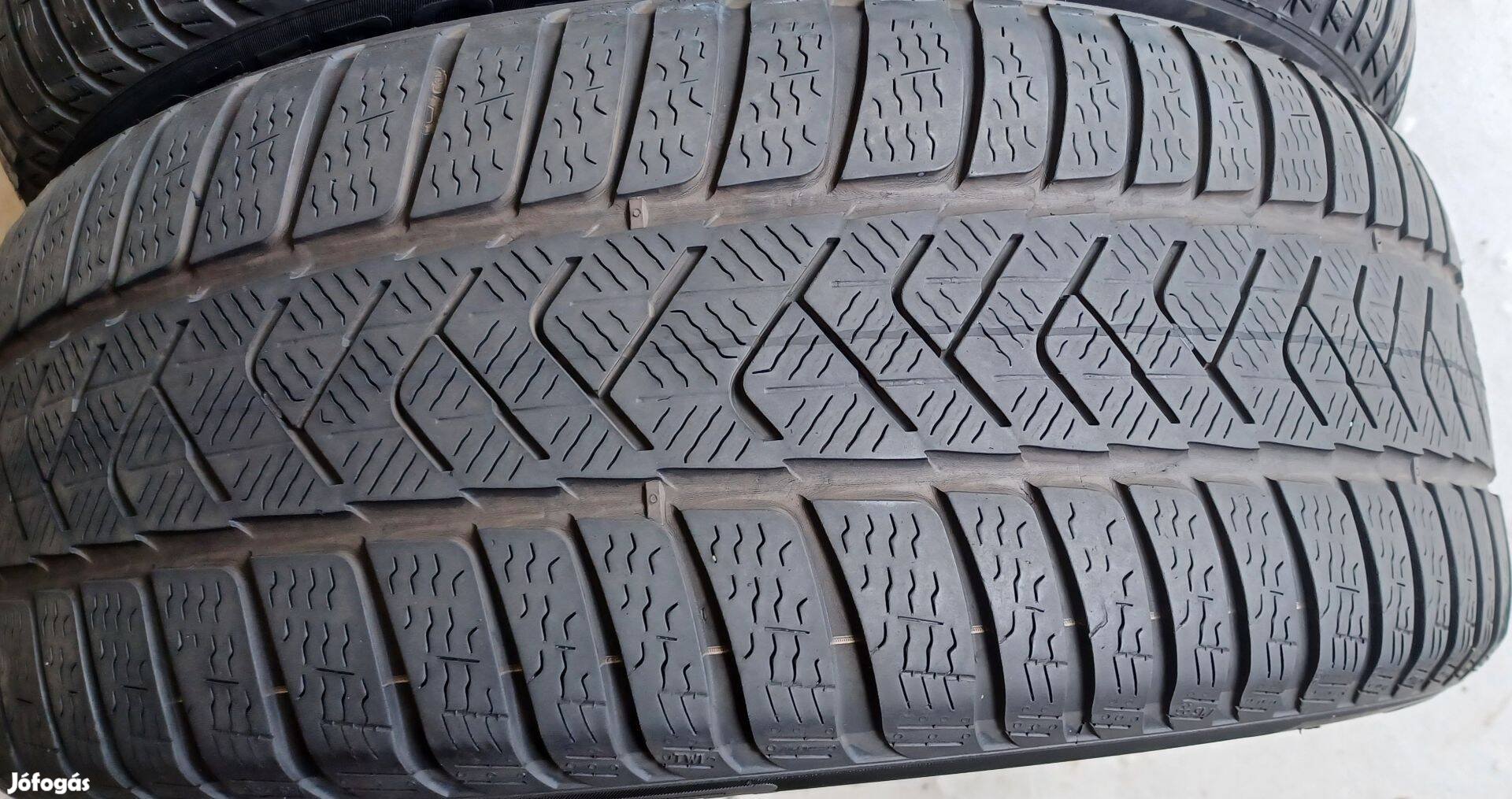 Defekttűrő Pirelli Sottozero3 225/45 R18 téli gumik 4db