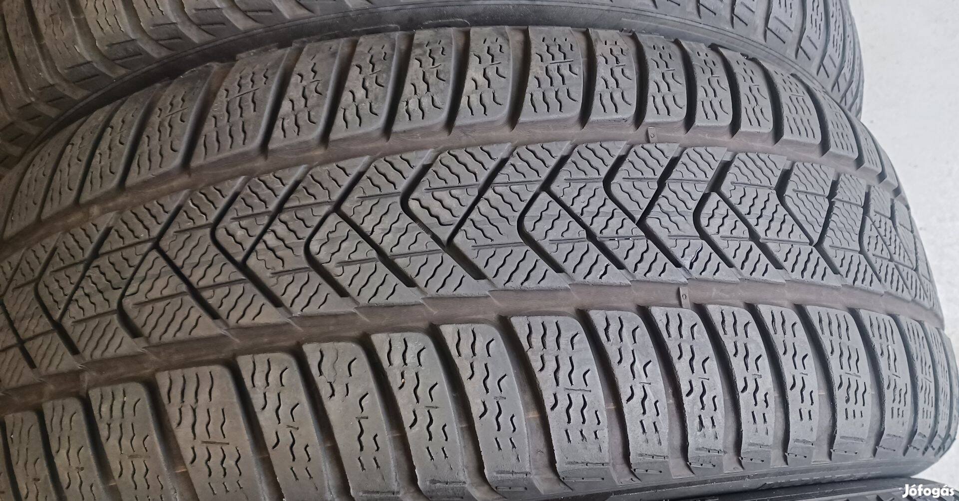 Defekttűrő Pirelli Sottozero3 Winter 225/45 R18 téli gumik 4db