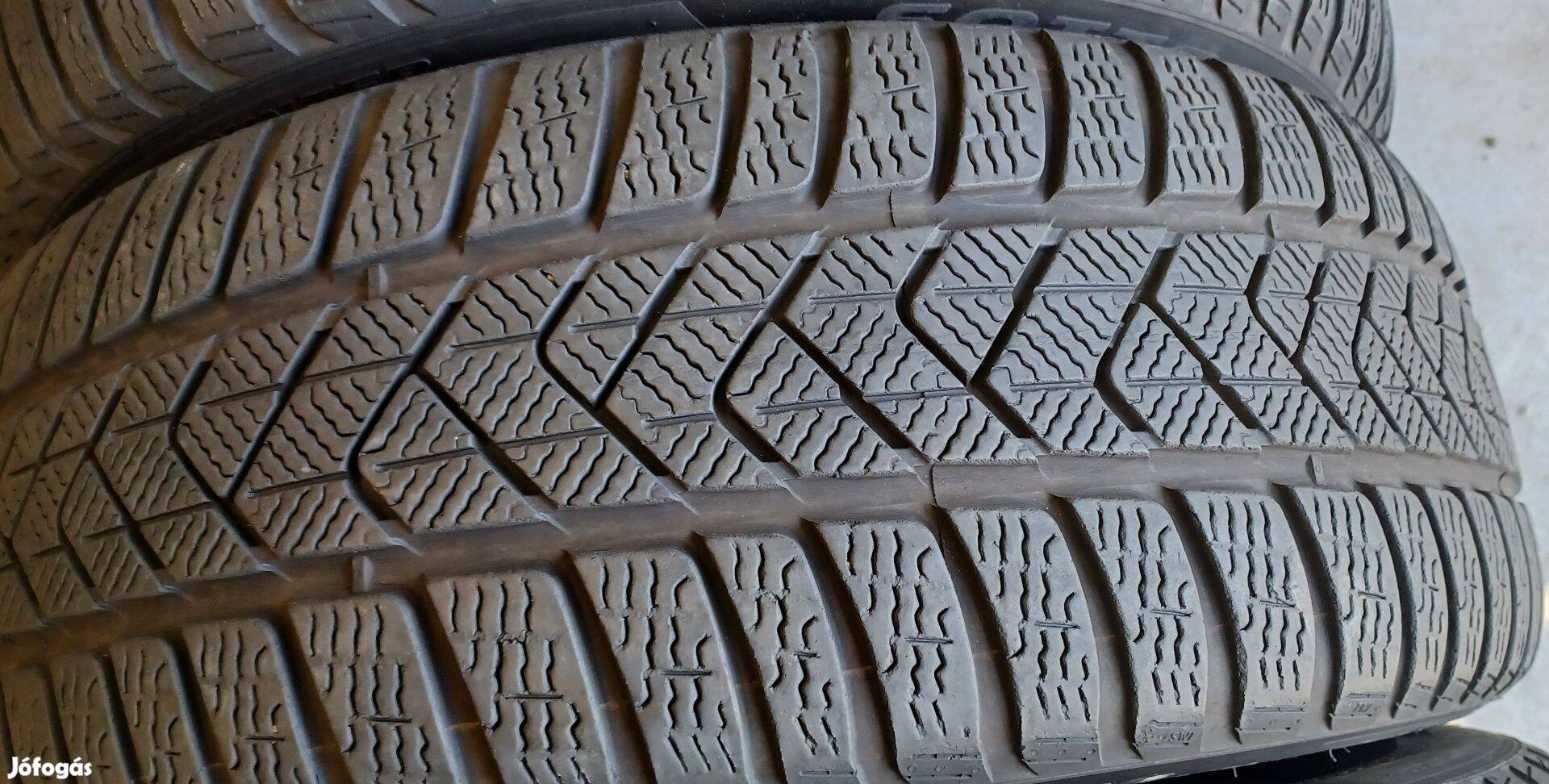 Defekttűrő Pirelli Sottozero3 Winter 225/45 R18 téli gumik 4db