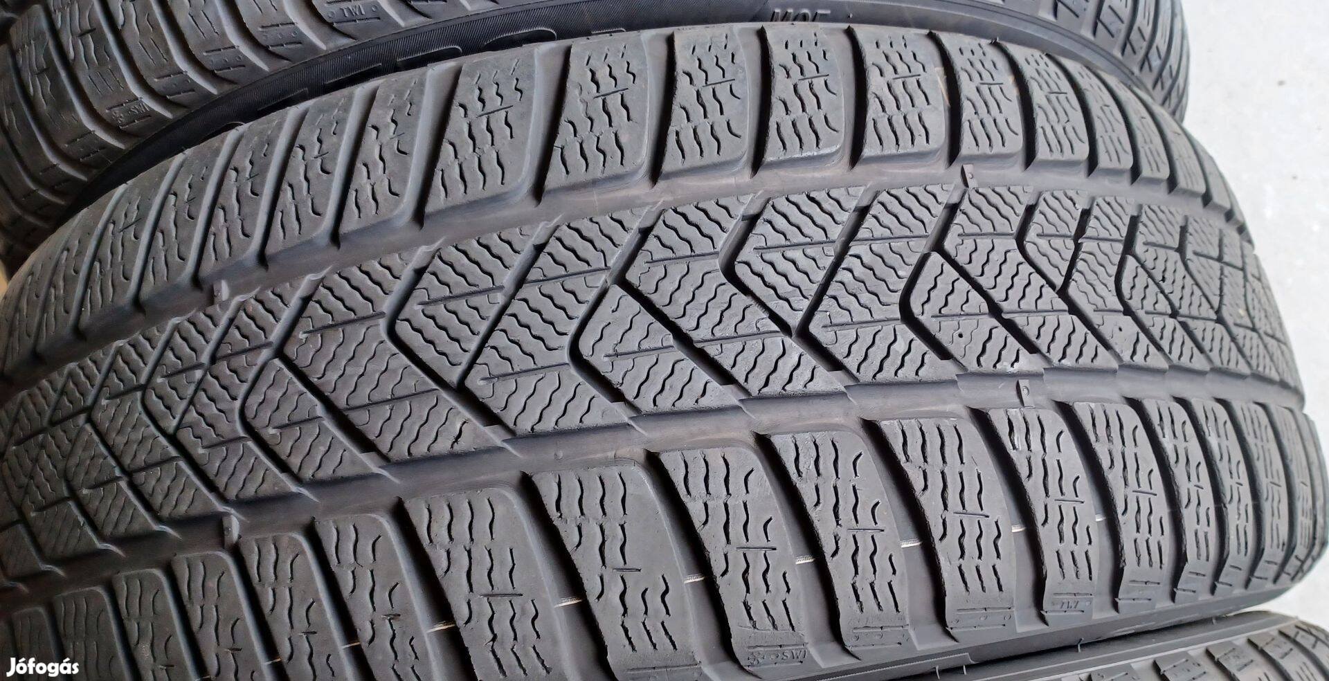 Defekttűrő Pirelli Sottozero3 Winter 225/45 R18 téli gumik 4db