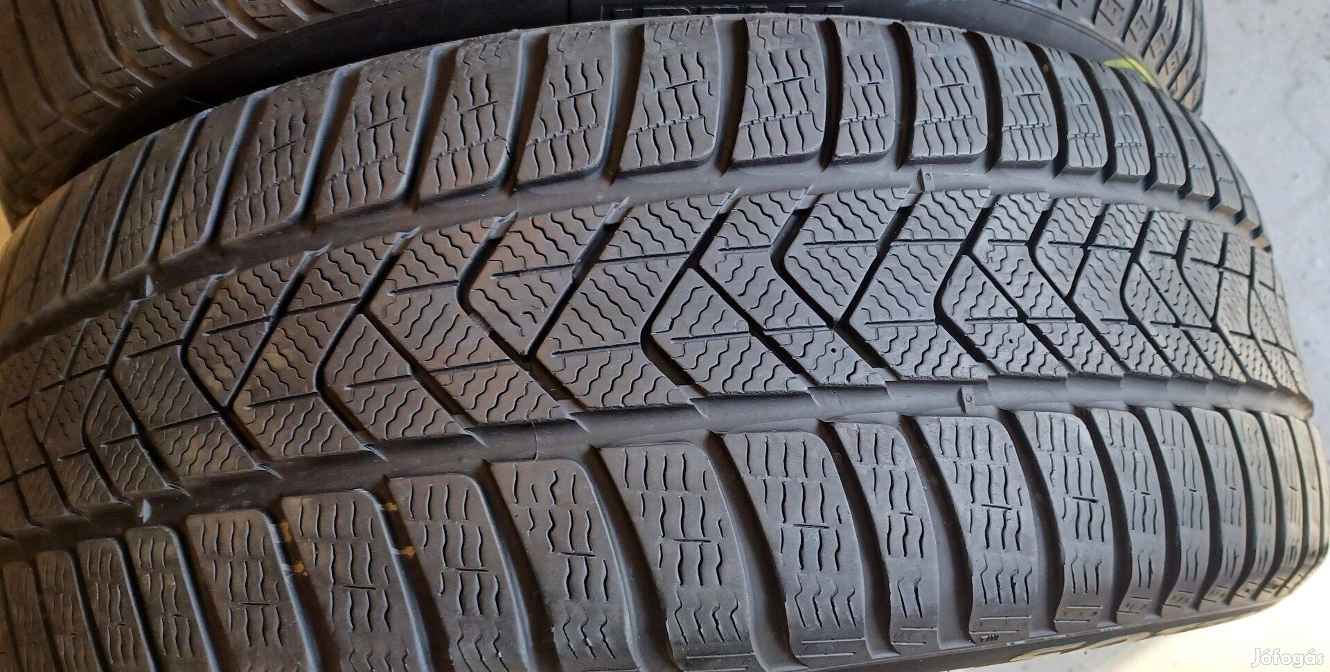 Defekttűrő Pirelli Sottozero3 Winter 245/45 R19 téli gumik 2db