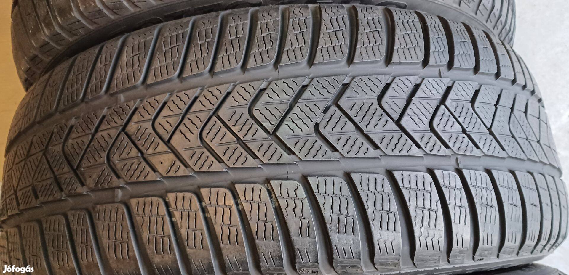 Defekttűrő Pirelli Sottozero3 Winter 245/45 R19 téli gumik 4db