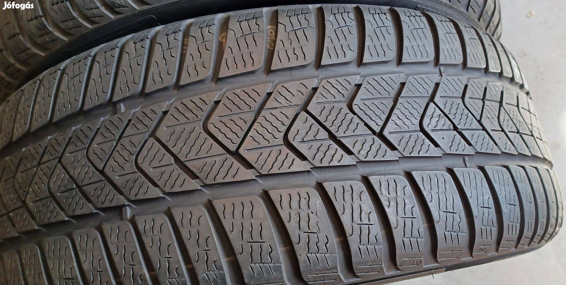 Defekttűrő Pirelli Sottozero3 Winter MOE 225/45 R18 téli gumik 4db