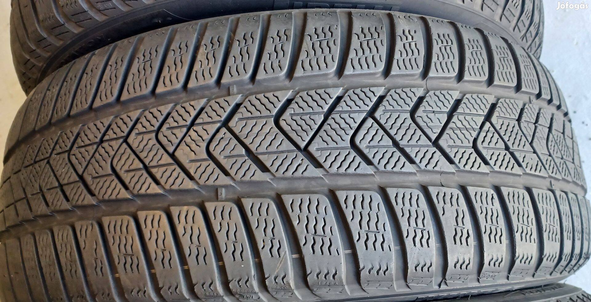 Defekttűrő Pirelli Sottozero3 Winter MOE 245/45 R18 téli gumik 4db