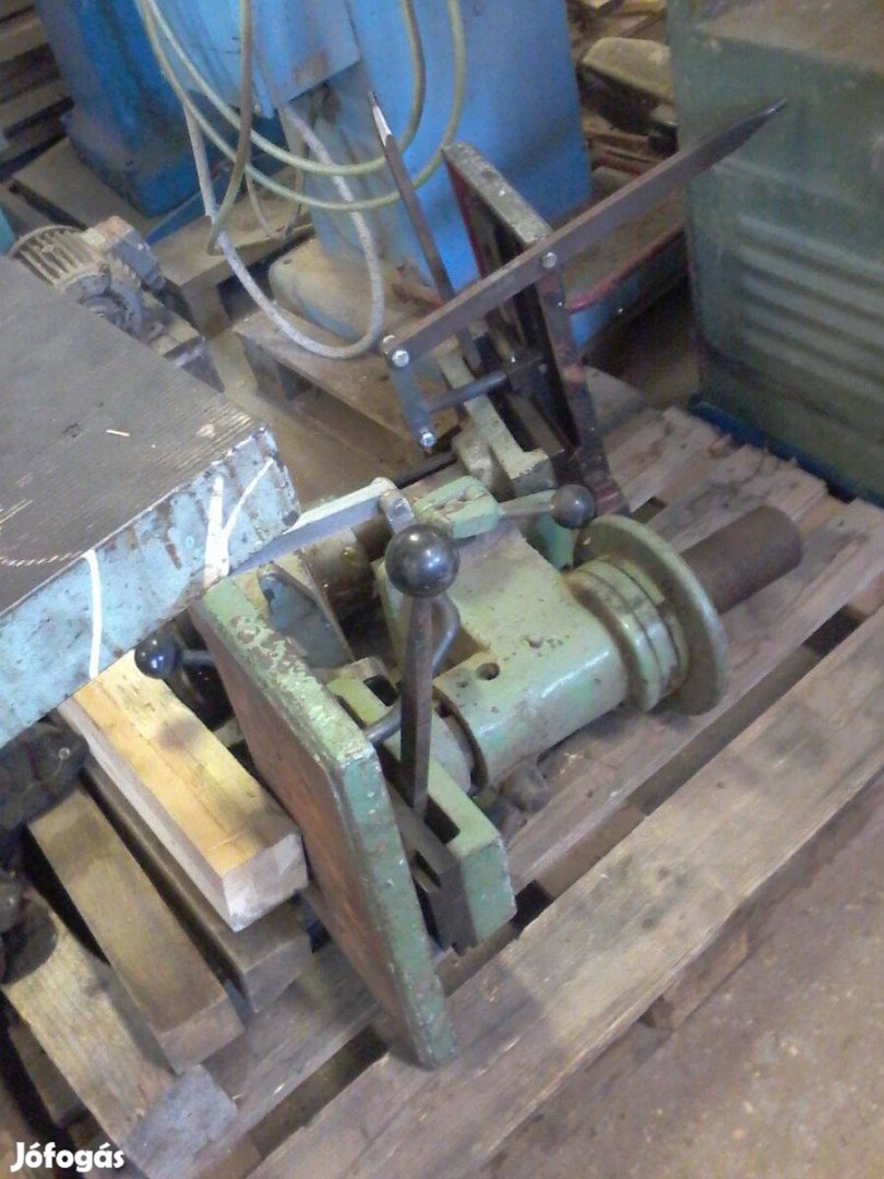 Defém hosszlyukfúró fúrószupport