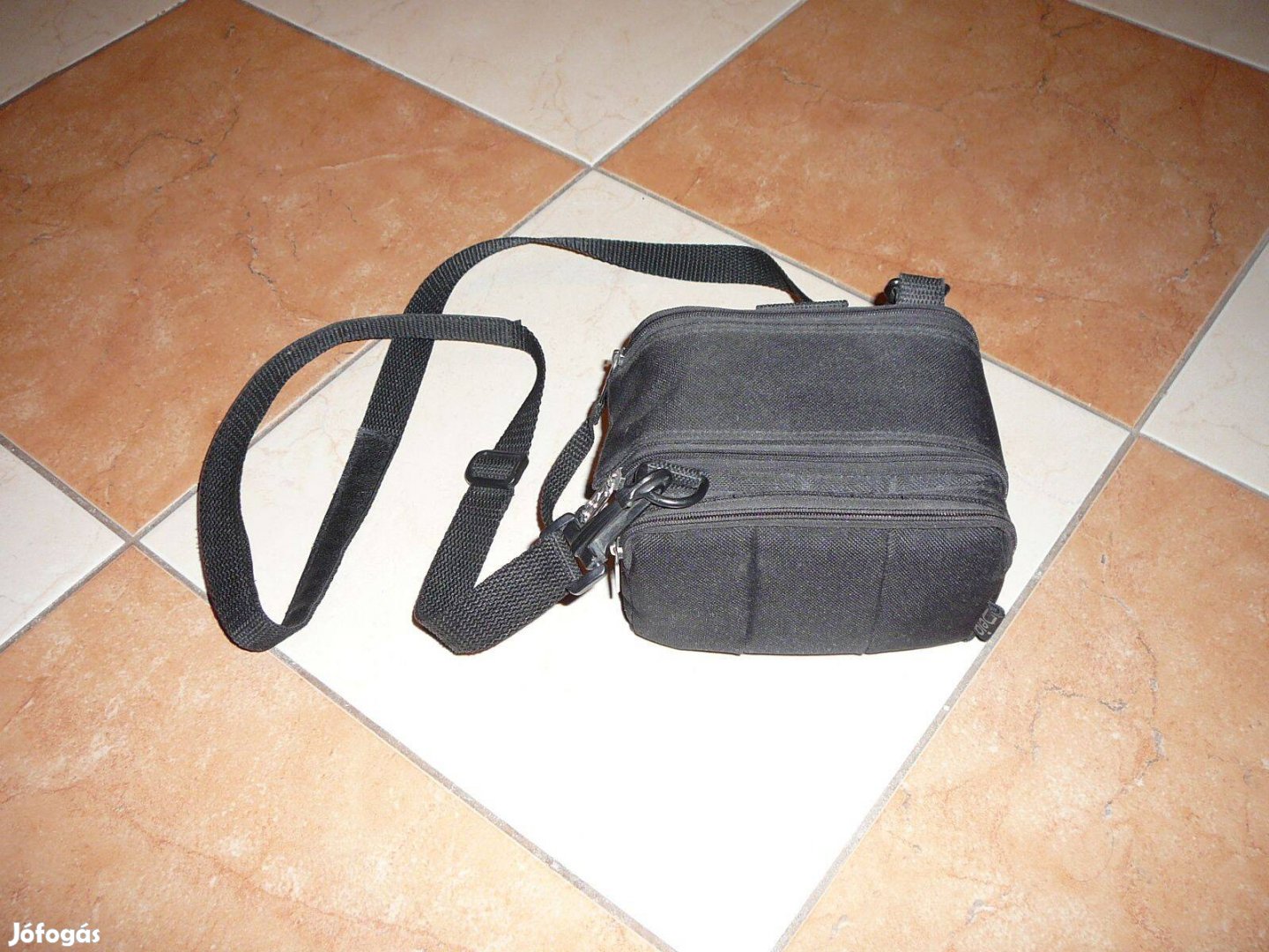 Deja fényképezőgép táska, 10x14x9cm. Újszerű!
