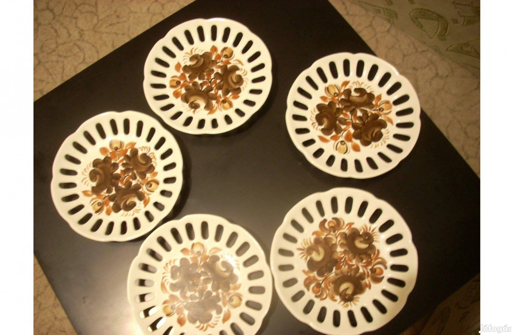 Dekoratív fali dísztányérok egyben