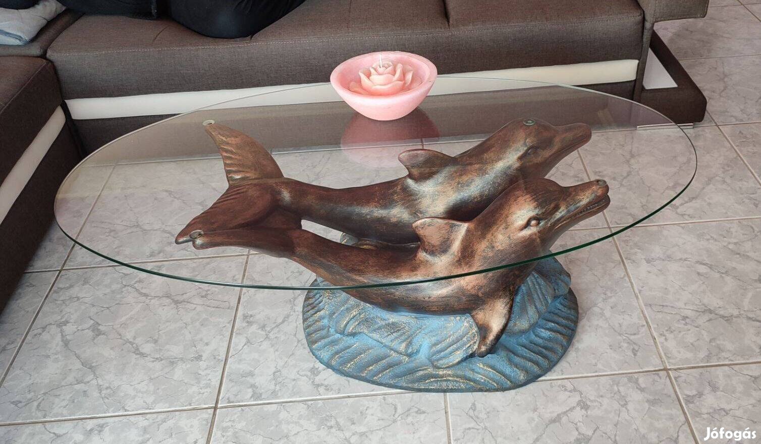 Delfines üveg dohányzóasztal 115 x 64 cm