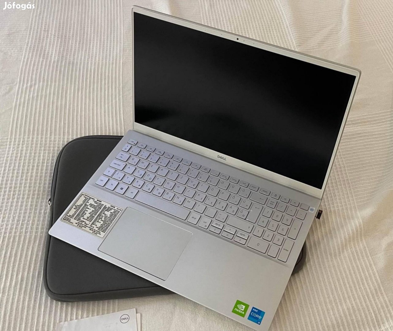 Dell Inspiron 15' 5000 Ezüst színü + ajándék tok és egér