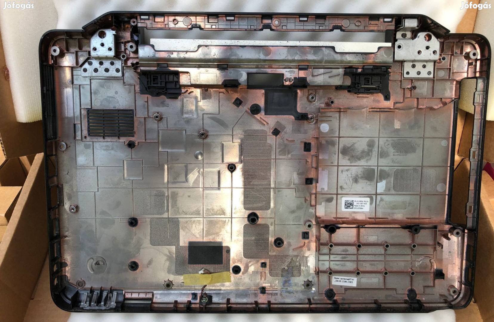 Dell Inspiron N5040 M5040 N5050 3520 bottom base alsóház bontott Yj0RW
