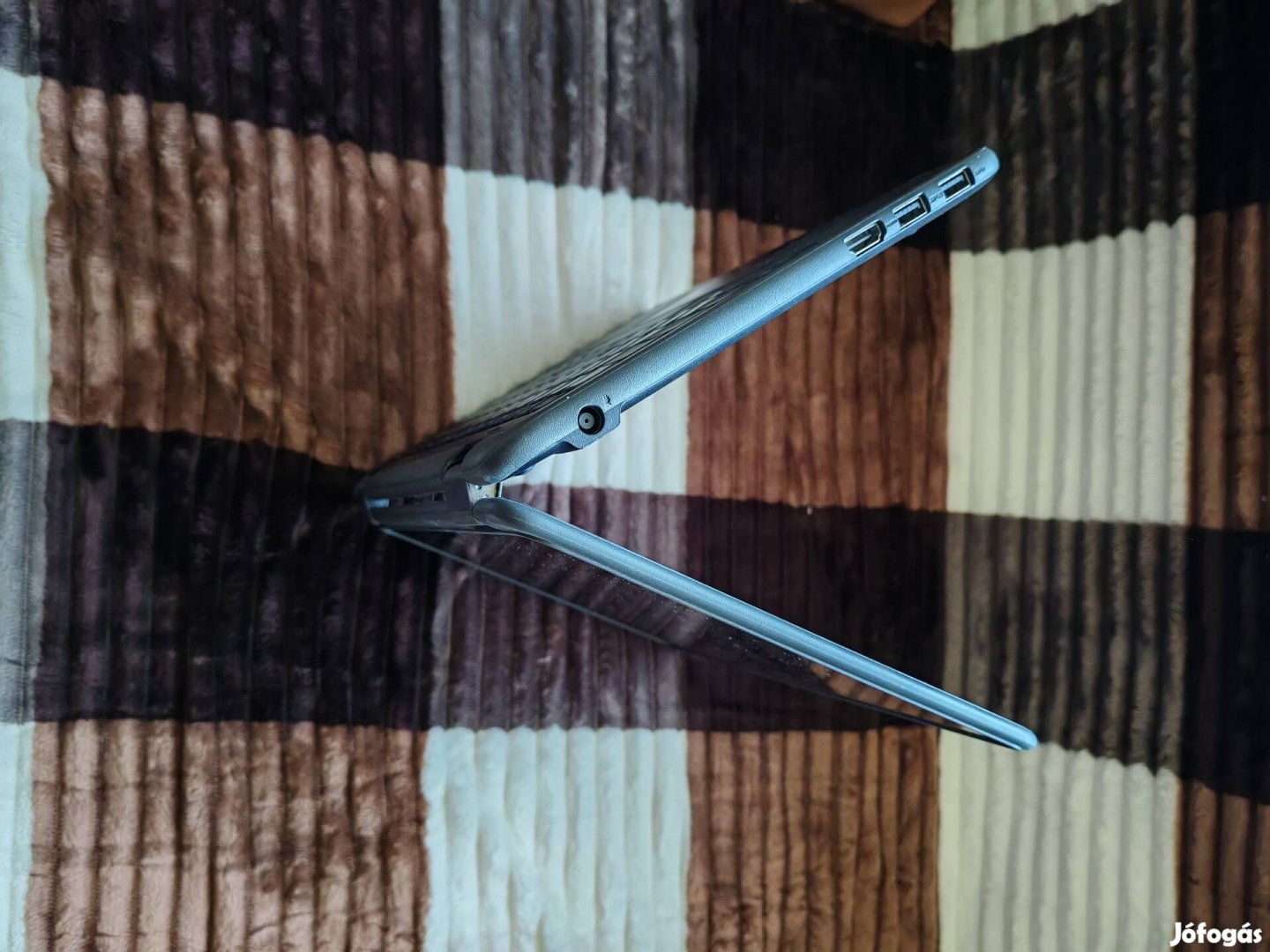 Dell Latitude 3190 2in1, 4GB/DDR4,128GB SSD +500GB külső SSD