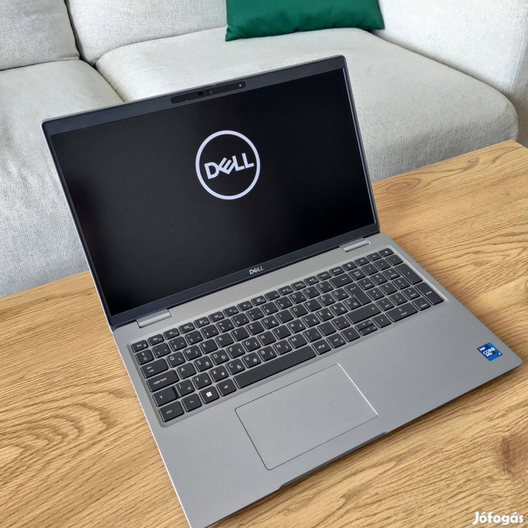 Dell Latitude 5520 15,6" FHD Magyar Intel Core i7-1185G7 16GB RAM