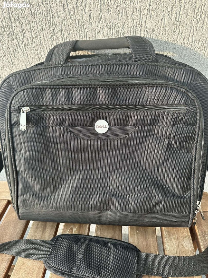 Dell laptoptáska megkímélt szép állapotban eladó Budán! 
