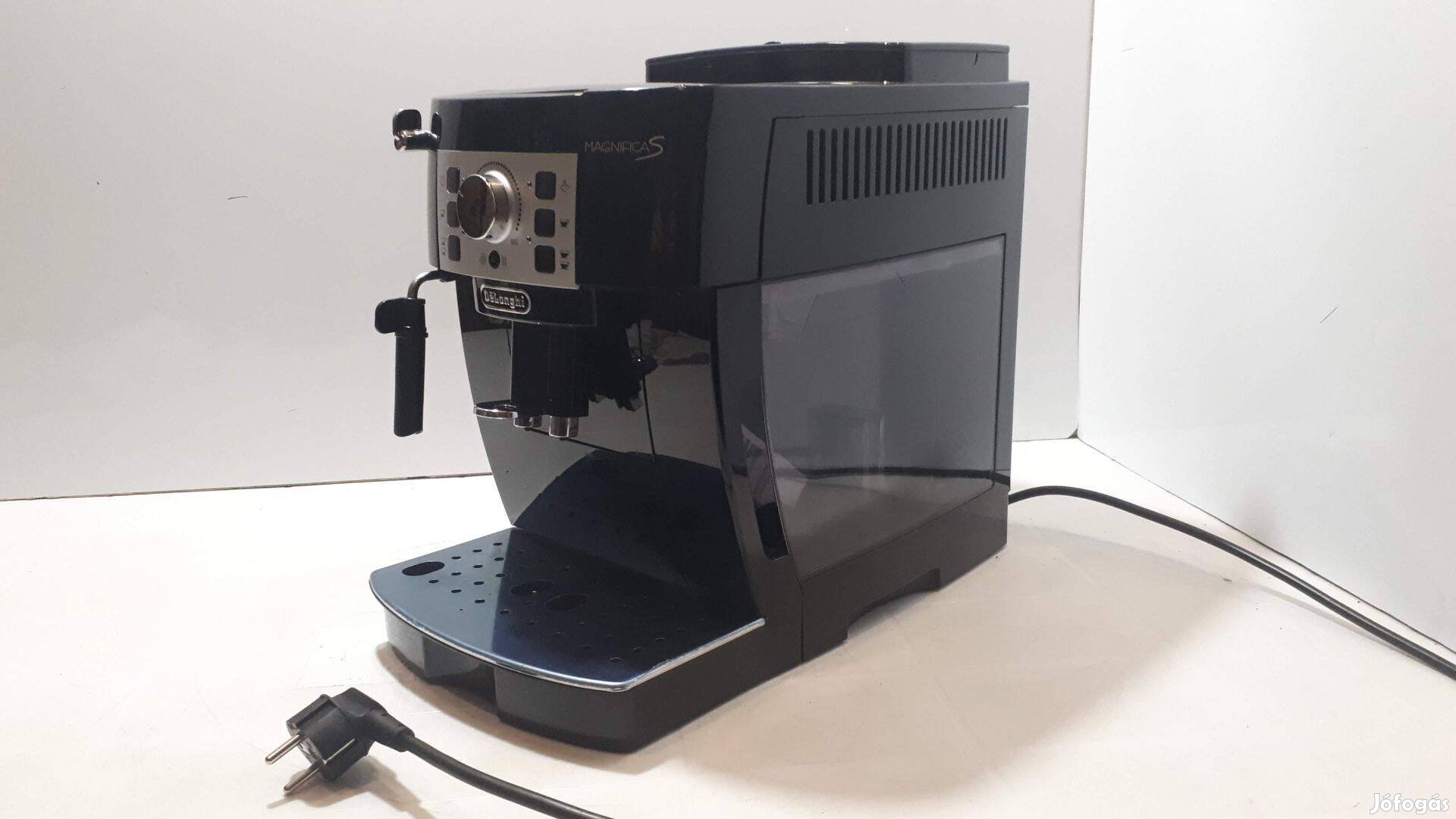 Delonghi Magnifica S ECAM 22.110.B automata kávéfőző tejhabosítóval