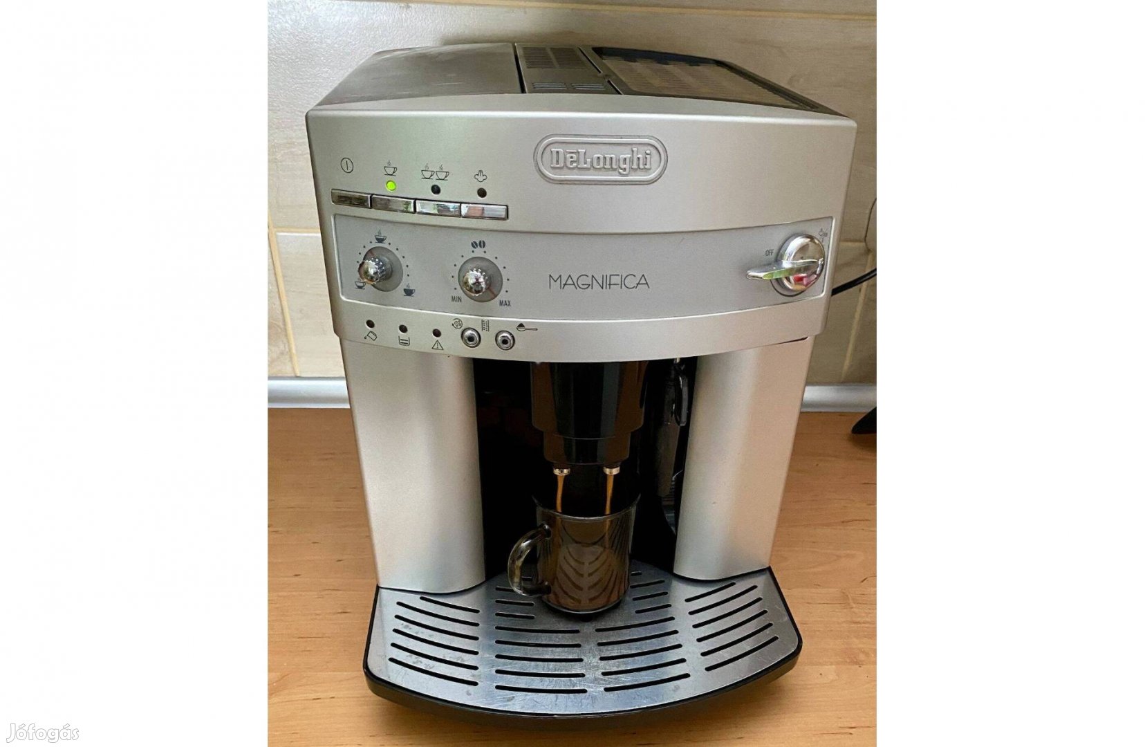 Delonghi Magnifica automata kávéfőző, megkímélt állapotú