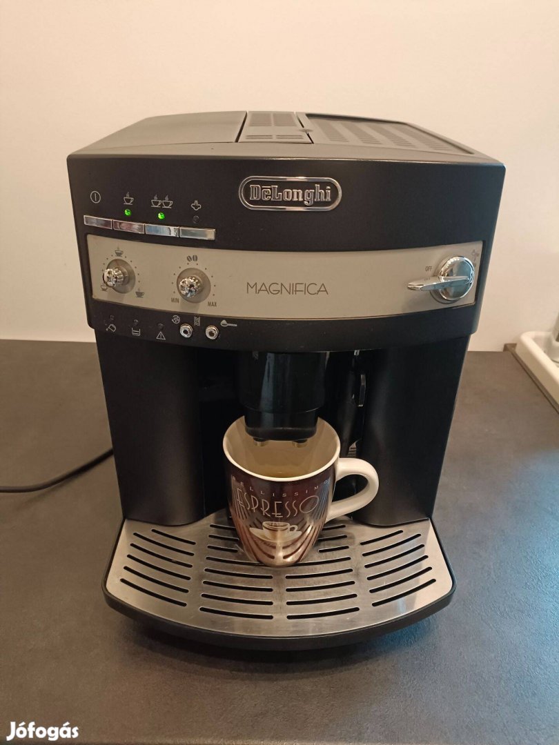 Delonghi Magnifica kávéautomata automata darálós kávégép kávéfőző De L