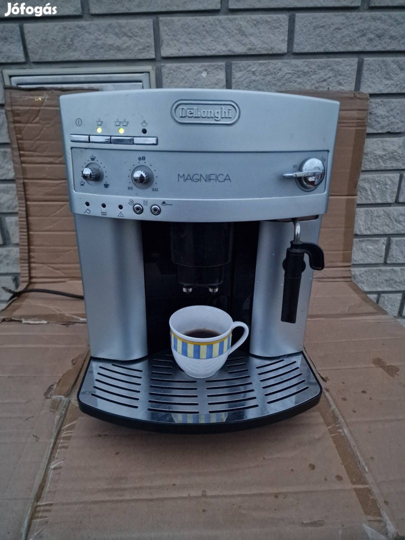 Delonghi Magnifica működő automata darálós kávéfőző 