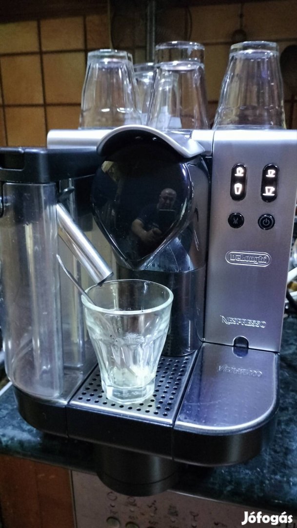 Delonghi Nespresso kávéfőző Tejhabositóval 